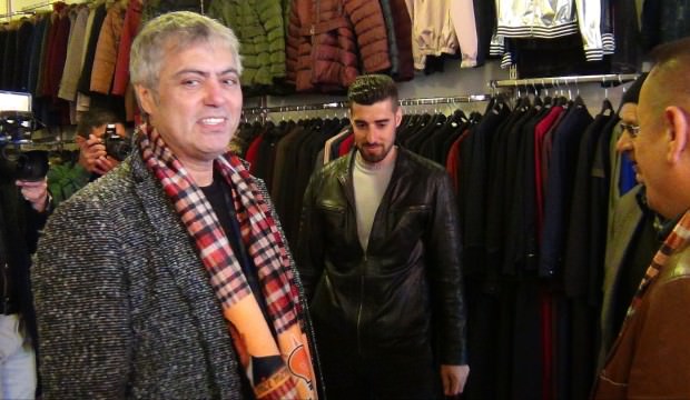 Cengiz Kurtoğlu kapı kapı dolaşıp oy istedi