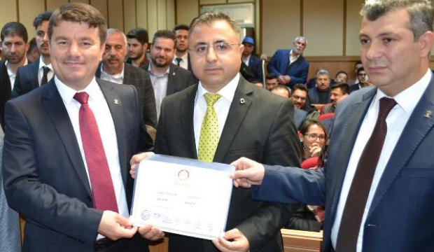 Aksaray Belediye Başkanı Dinçer mazbatasını aldı