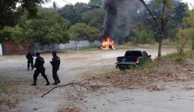 Araçta ceset var ihbarı yapıp, bombayı patlattılar: 2 polis yaralı