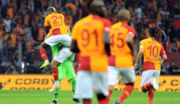 Adebayor: Galatasaray'ı tebrik ediyorum