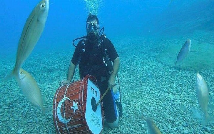 Müzisyen Ahmet Çelik uzayda davul çalmak istiyor!