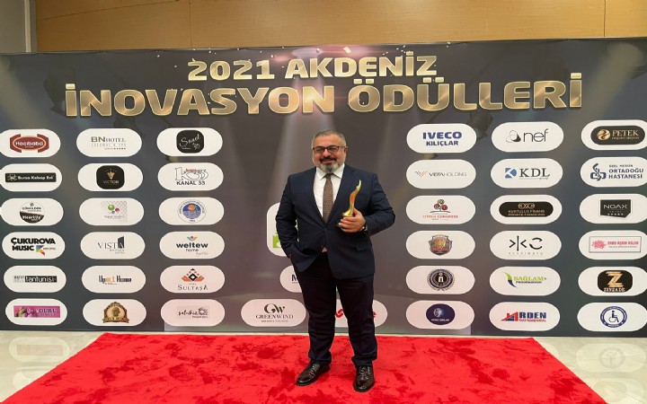 Ödüle  doymuyor